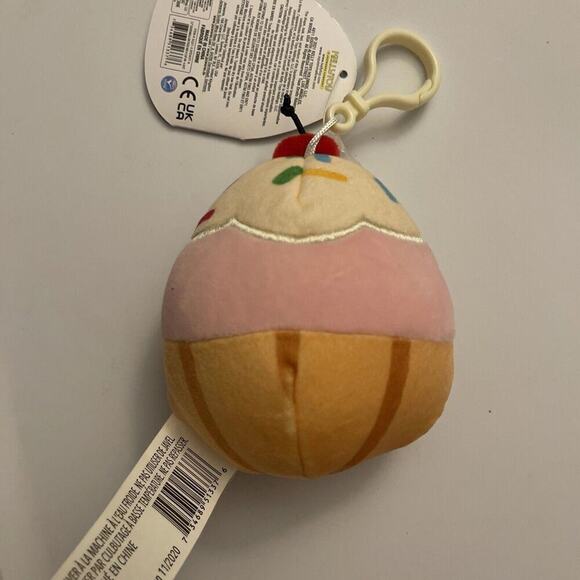 Squishmallows Kellytoy Clara the Cupcake Clip-on Keychain 3.5" Plush NWT - Picture 2 of 3